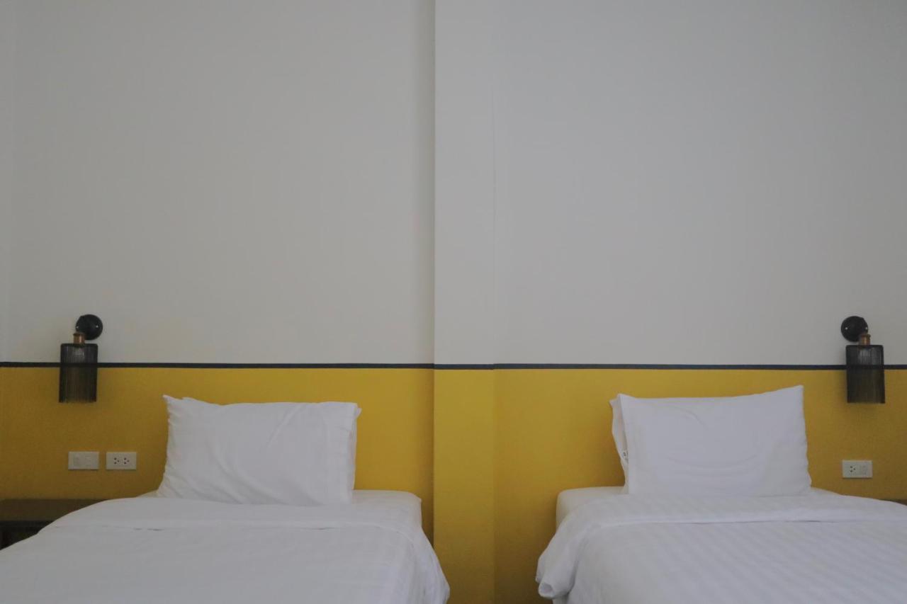Goodnight Poshtel + Free Netflix Hotel Hat Yai Bagian luar foto