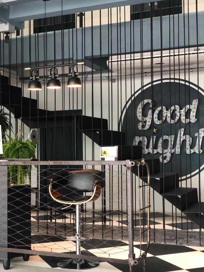 Goodnight Poshtel + Free Netflix Hotel Hat Yai Bagian luar foto